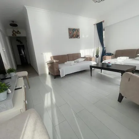 Solid Barrels Luxury Apartments Mamaia Exterior foto