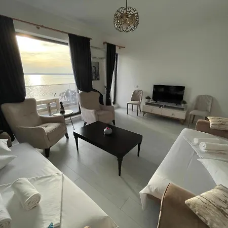 Solid Barrels Luxury Apartments Mamaia Exterior foto